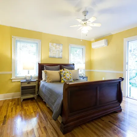 Charming Downtown Home with Wine Nearby. Pet Friendly!!
