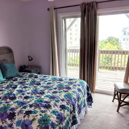 2nd Row Easy Beach Access 1/2 Block Ocean View + EV Charger