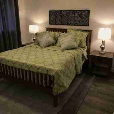 Spacious remodeled House off Main Street Rooms