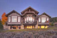 Breck Mansion- Mountain Views, Hot Tub, Sauna, Guest House, Golf Course - Mountain view