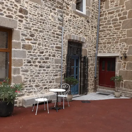 Urban premium ground floor cottage for 2-6 pers historic Fougeres, Label House of Fr. Hotels in Fougeres