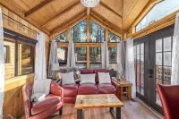 Cabin w/Loft in South Lake Tahoe - 15 Mins from Skiing, Stateline & Emerald Bay - Chalets