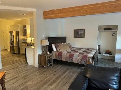 Llama Ranch Cozy 1-bedroom apartment just South of Missoula with WiFi! - Apartments