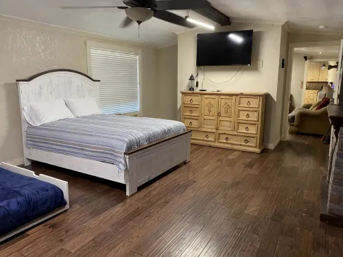 Waterfront 2 Bedroom Home- South Toledo Bend - Homestays