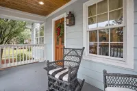 3Br/2BA Bottlebrush on Bowen - Perfect Location Ocean Springs. Walk to Downtown! - 5-Star