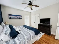 END OF THE LINE - Lake Martin views- Sleeps 12 - 3-Star