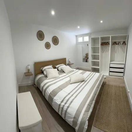 Joli Appartement Rénové de 55m2. Parking Gratuit