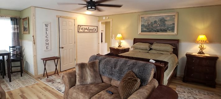 1st Floor Farmhouse Apartment at Osborne Creek! Hotels in Broome County