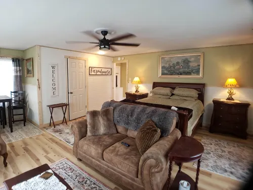 1st Floor Farmhouse Apartment at Osborne Creek! - 3-Star