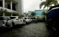 Tirta Kencana Hotel & Garden Resto - ที่มีที่จอดรถ