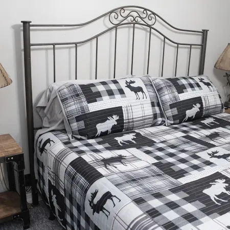 Lake View cottage, secluded, quiet, total remodel, 3 king beds