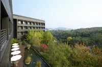Rolling Hills Hotel - Romantic