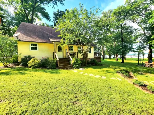 Relaxing Lakefront Home w/ Boat Dock, Fire-Pit and Private Walk-in Beach! Gated - 4 stjerner