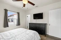 1920's Spanish Revival Home - 무료 와이파이