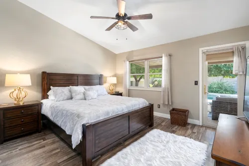 HUGE, heated pool. Family friendly, toys for all!  Big & beautiful backyard! - Private Pools