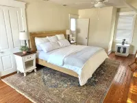 Historic Cottage on Greene Square – Walk to River Street, Downtown Savannah,Scad - Bungalows