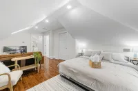 Luxurious + Spacious 3 BR In Midtown, LARGE backyard, Near food+Bar - Holiday bungalows
