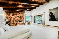 Midcentury Modern House in Heart of Historic Las Vegas - Private Pools