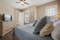 Beautiful Heart of Downtown Condo, Balcony, Amazing Views - Walk to Everything! - 4-Star