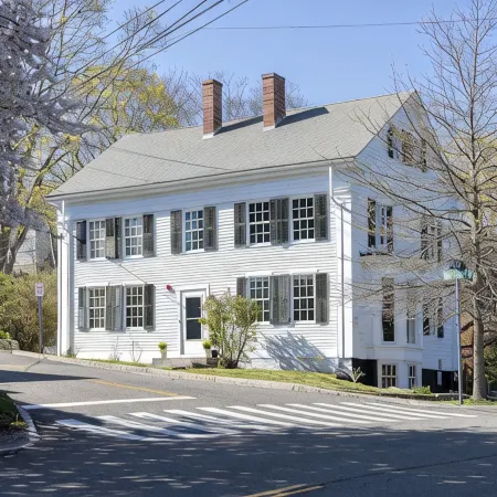 Delightful Downtown Mystic Studio!