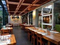 Ivory Hotel Bandung - 3 stelle