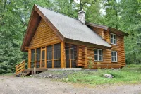 Cozy Lakefront Cabin, Dock + Trails : Trails Lodge - Alppimaja