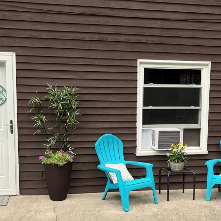 Studio w/pool & hot tub -only minutes to Triple Crown hiking trails