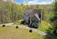 Spacious Family Mountain Gem Nestled in Nature-5 min to Historic Murphy! - Gym