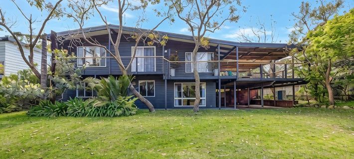Gorgeous Beach House - End of Summer Deals! Hotels in Batemans Bay