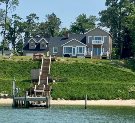 Room on river with sunset views and private beach! - Wifi