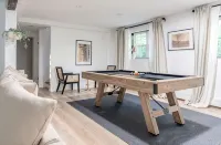 Cozy Retreat w/ Pool, Cinema Room & Fire Pit - Boutique