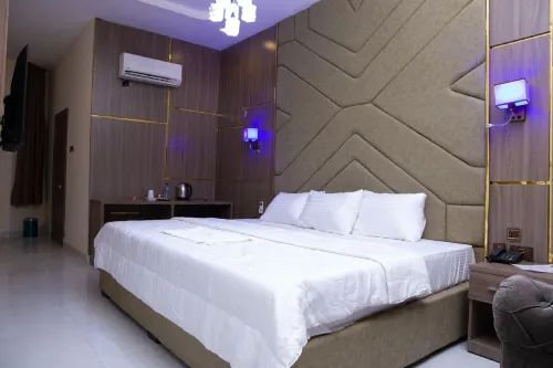 Laycon Hotel and Suites - Beach