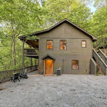 Modern Cabin with Great Views Close to Downtown Clayton