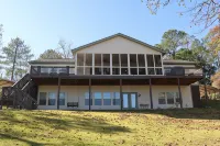 Spend Lake Daze at Lake Sinclair retreat w/ renovated basement and private dock! - 3-Star