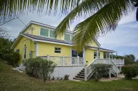Escape House on Green Turtle Cay is the Perfect Island Getaway w/Deep Water Dock - 3-stjärniga