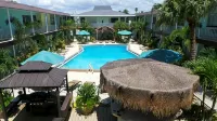 Island House Resort Hotel - Pools