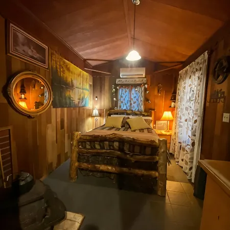 The Little Cabin in the Pines!