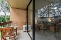 Quiet, comfortable and across from gorgeous Charley Young beach - 2-Star