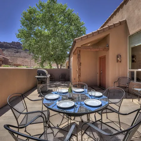 Quiet & Spacious Rim Village Townhome, Views, 2 King Beds, Community Pool/Spa