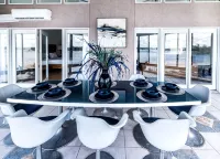 Modern Serene Lake house -Panoramic View of Main Channel - Varme kilder