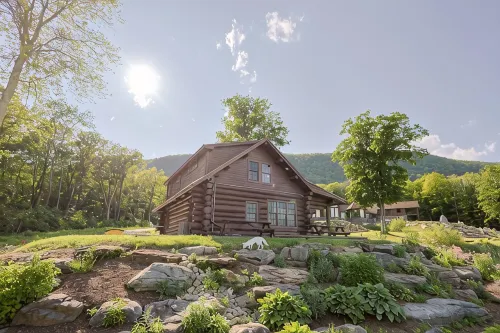 Guesthouse Cabin vacation rentals in Berkshire County - 4-Star