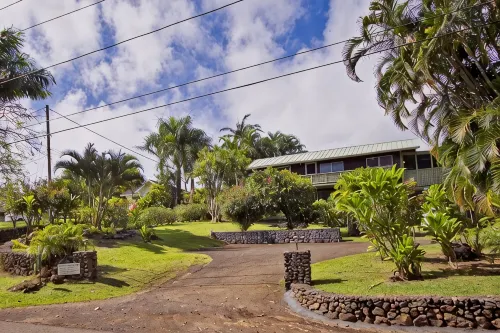 Fisher's Hana Bay Hale, Across from Hana Bay - 3 ดาว