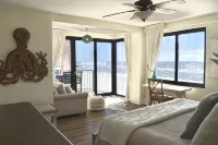 Upgrades Galore! STUNNING Views, Steps to the Sand & Short Walk to FLORA-BAMA!! - 4-stjärniga