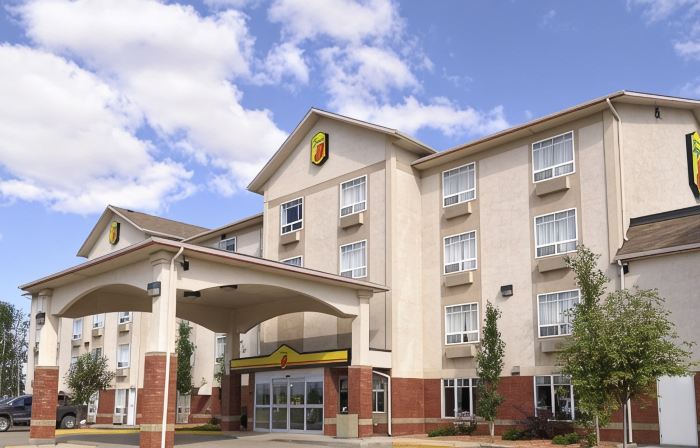 Super 8 by Wyndham High Level AB