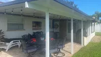 Beachside Daytona Beach Shores 5 min walk to beach, restaurants and more! - Wifi