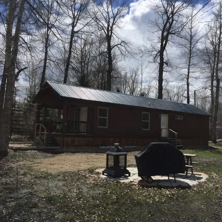 Cozy Creekside Cabin