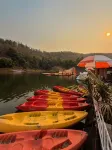 Raya Buri Resort Kanchanaburi - Parkplatz