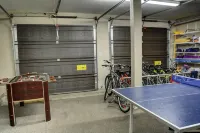 Premier Luxury Home with 7 Br/7.5 BA, Hot Tub, Game Room, Sharc Passes, A/C - 精品