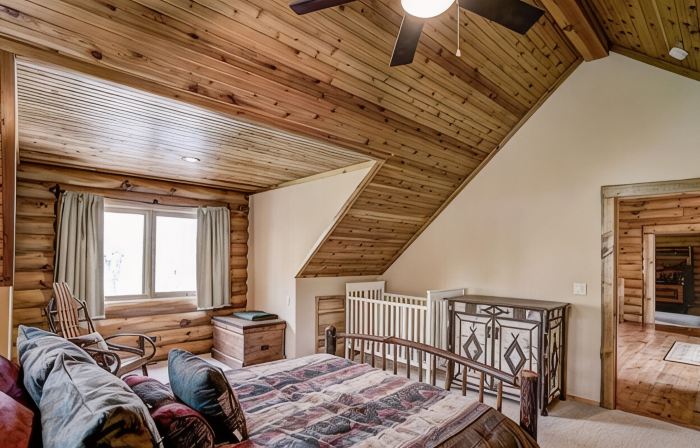 Luxury 7,500‑ Lakefront Lodge, Private Dock & Snowmobile Access