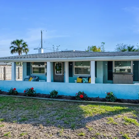 Cozy beach house - 5 min walk to the beach (Pet-Friendly